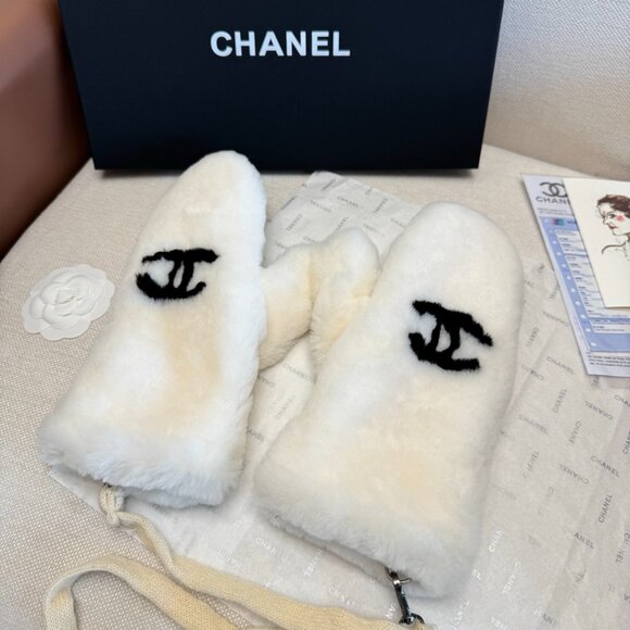 Chanel plush thermal gloves - Picture 5 of 8